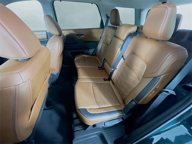 Photo of 2023 Obsidian Green Pearl Nissan Pathfinder