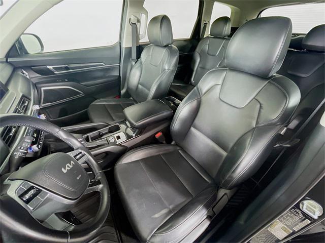 Photo of 2022 Ebony Black Kia Telluride