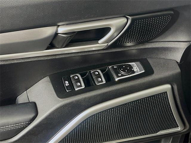 Photo of 2022 Ebony Black Kia Telluride
