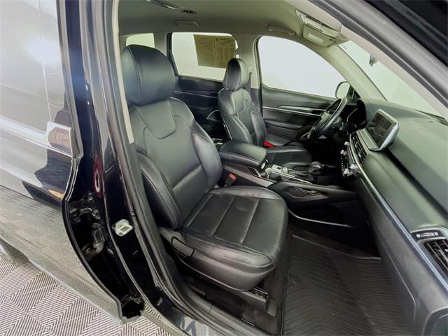 Photo of 2022 Ebony Black Kia Telluride