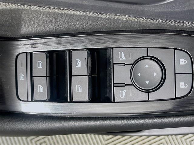 Photo of 2023 Super Black Nissan Rogue