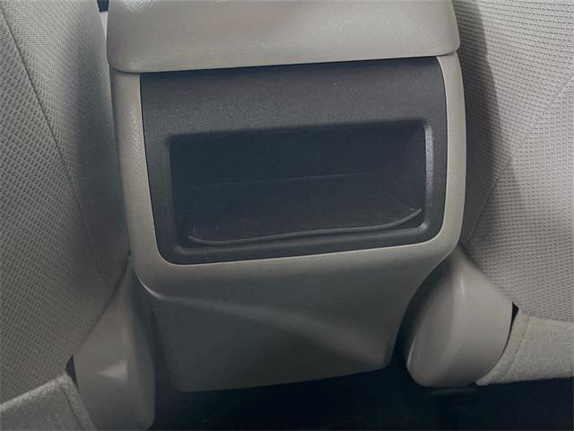 Photo of 2012 Super White Toyota Camry