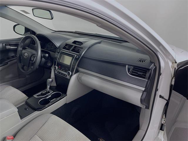 Photo of 2012 Super White Toyota Camry