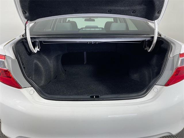 Photo of 2012 Super White Toyota Camry