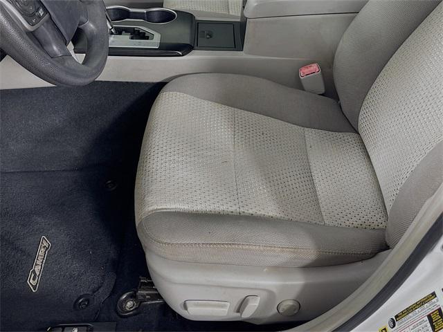 Photo of 2012 Super White Toyota Camry