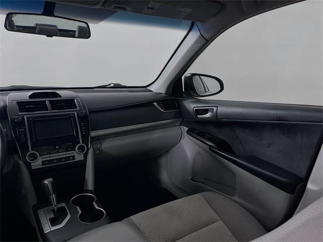 Photo of 2012 Super White Toyota Camry
