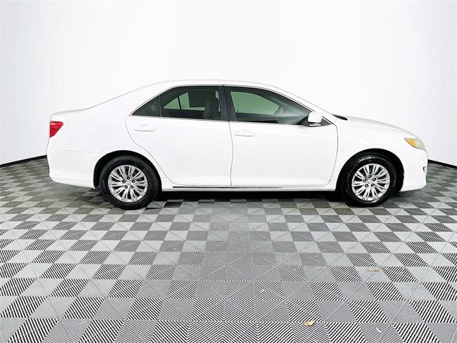Photo of 2012 Super White Toyota Camry
