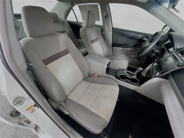 Photo of 2012 Super White Toyota Camry