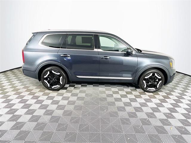 Photo of 2024 Gravity Gray Kia Telluride