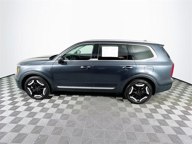 Photo of 2024 Gravity Gray Kia Telluride