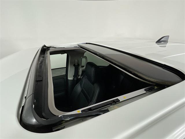 Photo of 2024 Glacier White Nissan Frontier