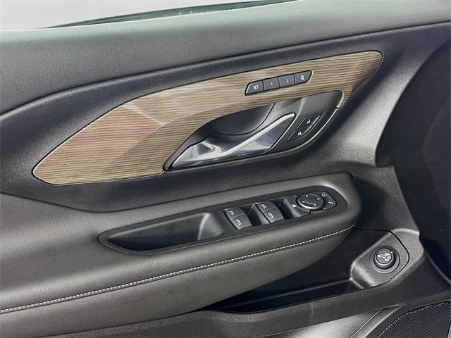 Photo of 2024 White Frost Tricoat GMC Terrain