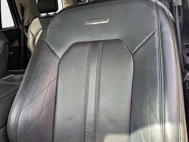Photo of 2020 Agate Black Ford Expedition