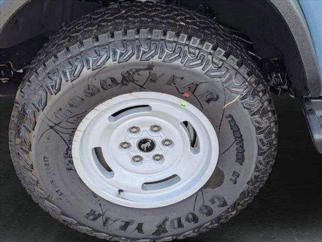 Photo of 2025 Azure Gray Metallic Tri-Coat Ford Bronco