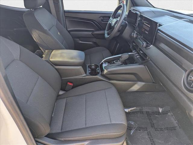 Photo of 2025 Summit White Chevrolet Colorado