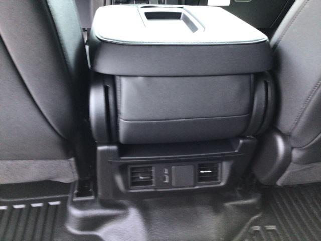 Photo of 2025 Summit White GMC Sierra 2500