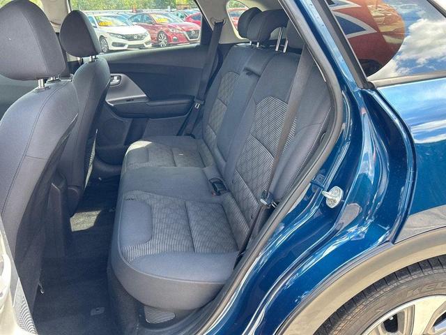 Photo of 2018 Deep Cerulean Kia Niro