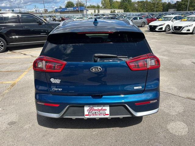 Photo of 2018 Deep Cerulean Kia Niro