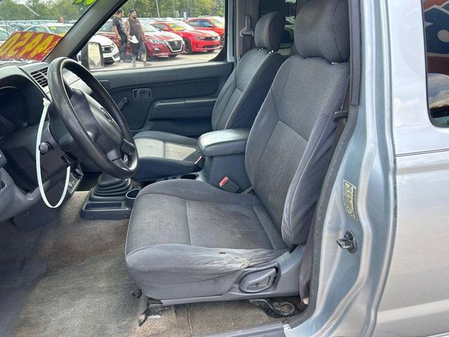 Photo of 2001 Silver Ice Clearcoat Metallic Nissan Frontier