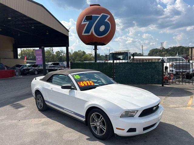 Photo of 2010 Performance White Ford Mustang