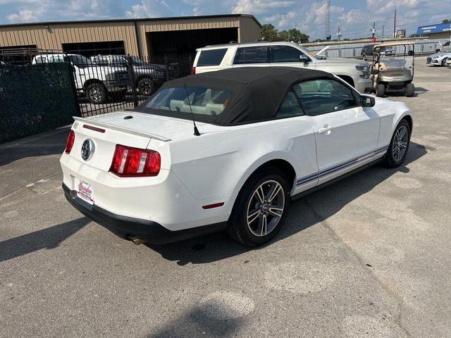 Photo of 2010 Performance White Ford Mustang