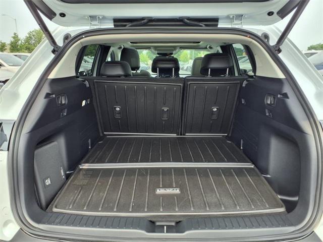 Photo of 2025 wind chill pearl Mazda CX-50