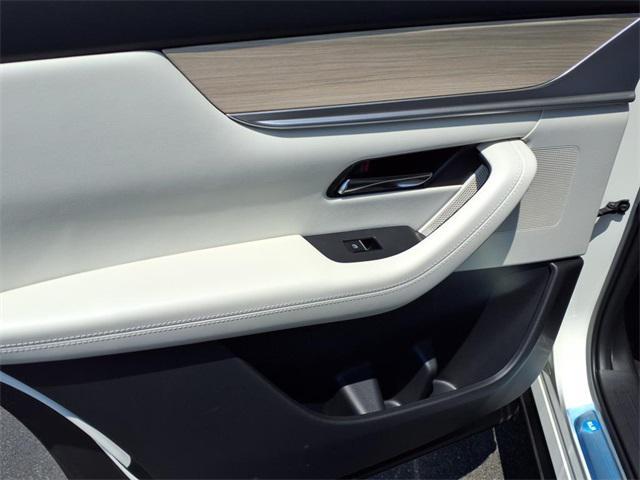 Photo of 2025 White Mazda CX-90