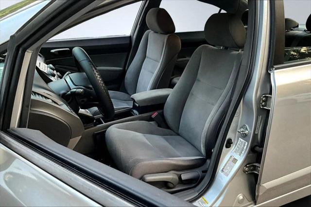 Photo of 2006 Alabaster Silver Metallic Honda Civic