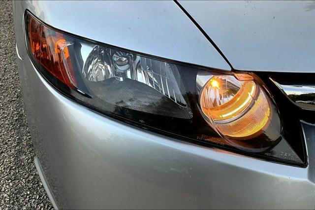 Photo of 2006 Alabaster Silver Metallic Honda Civic