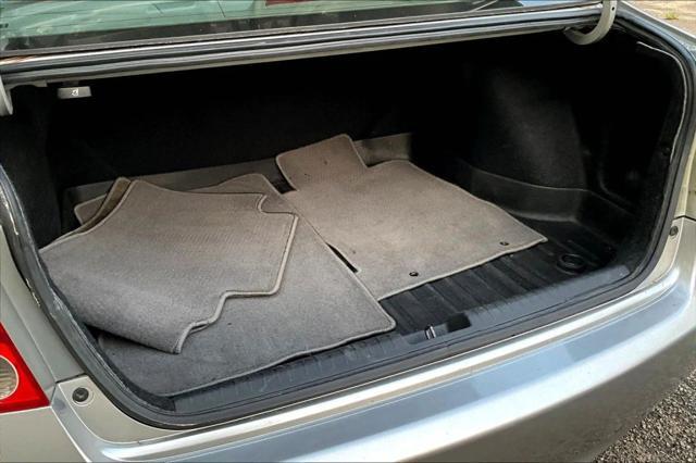 Photo of 2006 Alabaster Silver Metallic Honda Civic