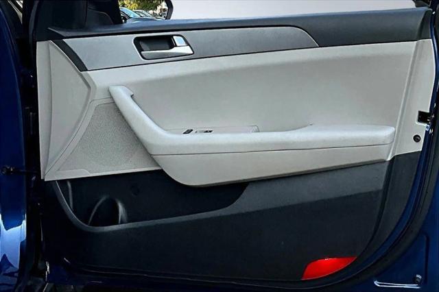 Photo of 2016 Blue Hyundai SONATA