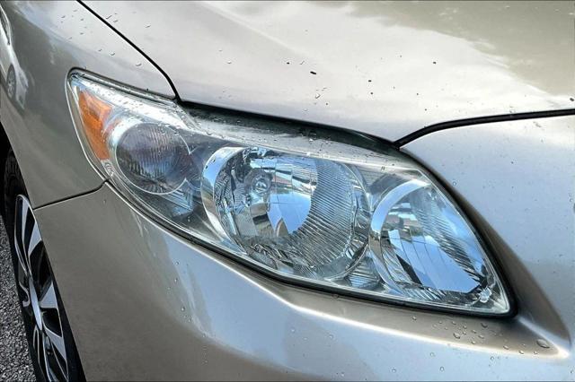 Photo of 2009 Gold Toyota Corolla