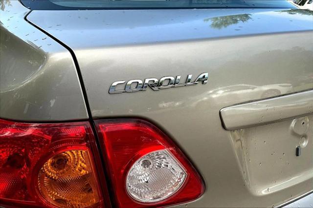 Photo of 2009 Gold Toyota Corolla