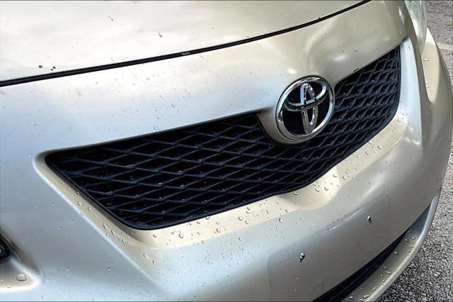 Photo of 2009 Gold Toyota Corolla