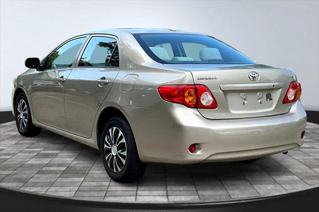 Photo of 2009 Gold Toyota Corolla