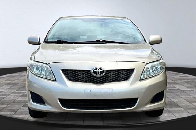Photo of 2009 Gold Toyota Corolla
