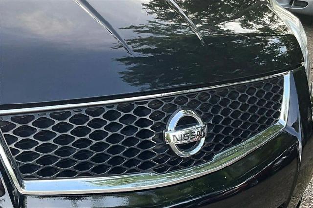 Photo of 2012 Super Black Nissan Sentra