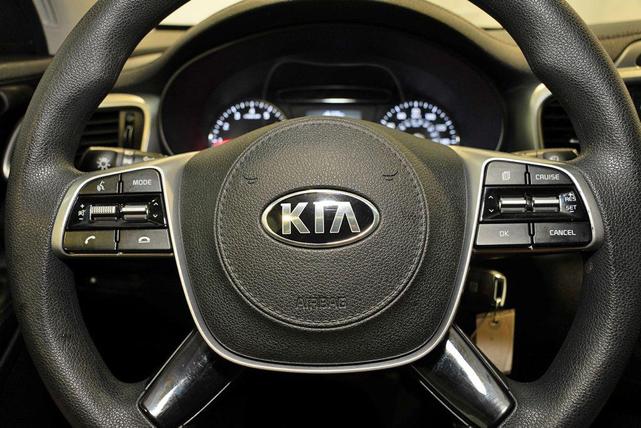 Photo of 2020 Ebony Black Kia Sorento