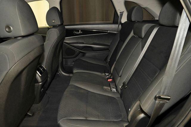 Photo of 2020 Ebony Black Kia Sorento