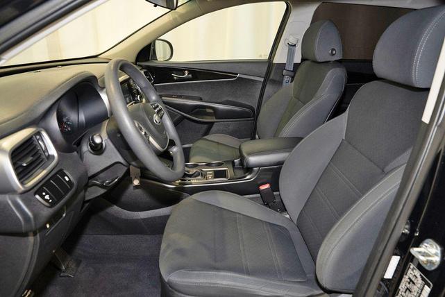 Photo of 2020 Ebony Black Kia Sorento