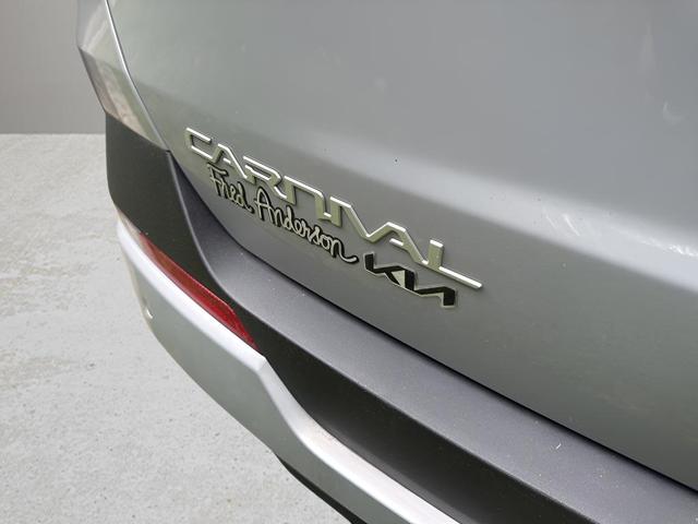 Photo of 2025 Ceramic Silver Kia Carnival Hybrid