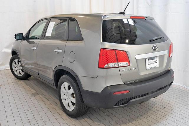 Photo of 2011 Titanium Silver Kia Sorento