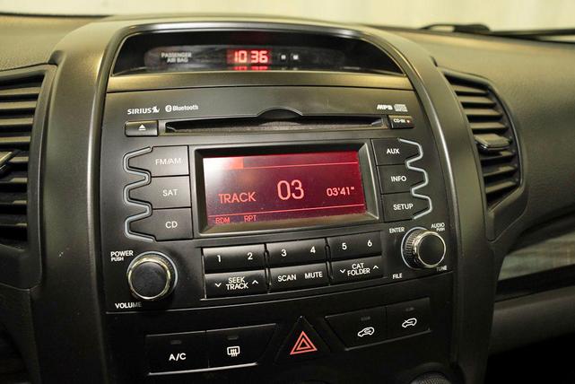 Photo of 2011 Titanium Silver Kia Sorento