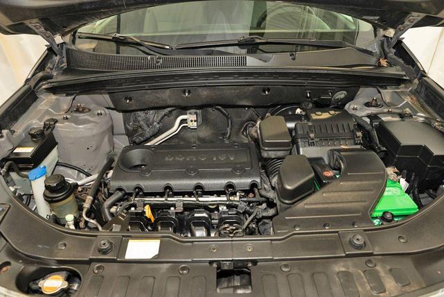Photo of 2011 Titanium Silver Kia Sorento