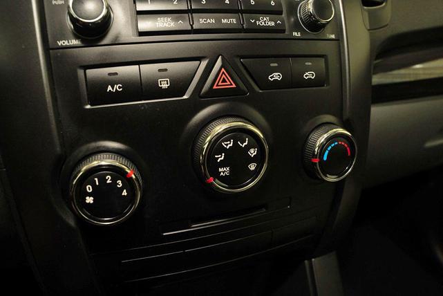 Photo of 2011 Titanium Silver Kia Sorento