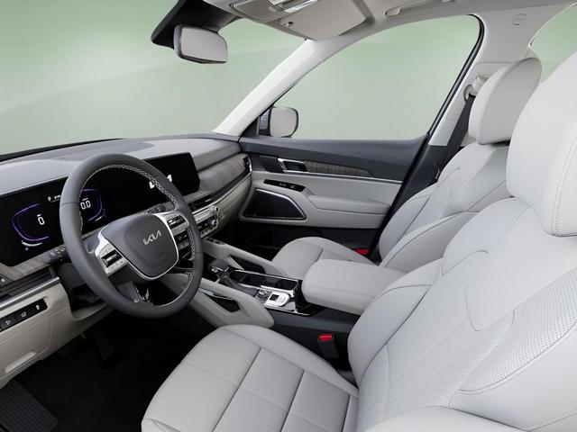 Photo of 2025 Glacial White Pearl Kia Telluride