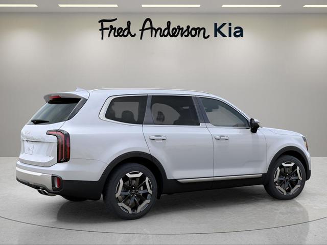 Photo of 2025 Glacial White Pearl Kia Telluride