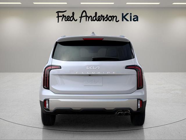 Photo of 2025 Glacial White Pearl Kia Telluride