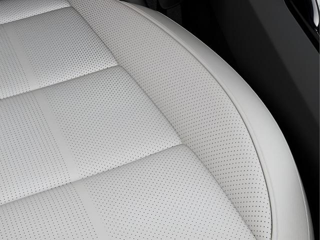 Photo of 2025 Glacial White Pearl Kia Telluride
