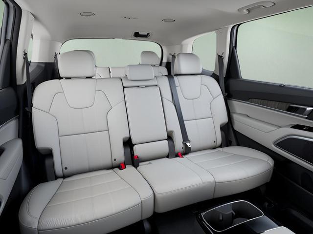 Photo of 2025 Glacial White Pearl Kia Telluride